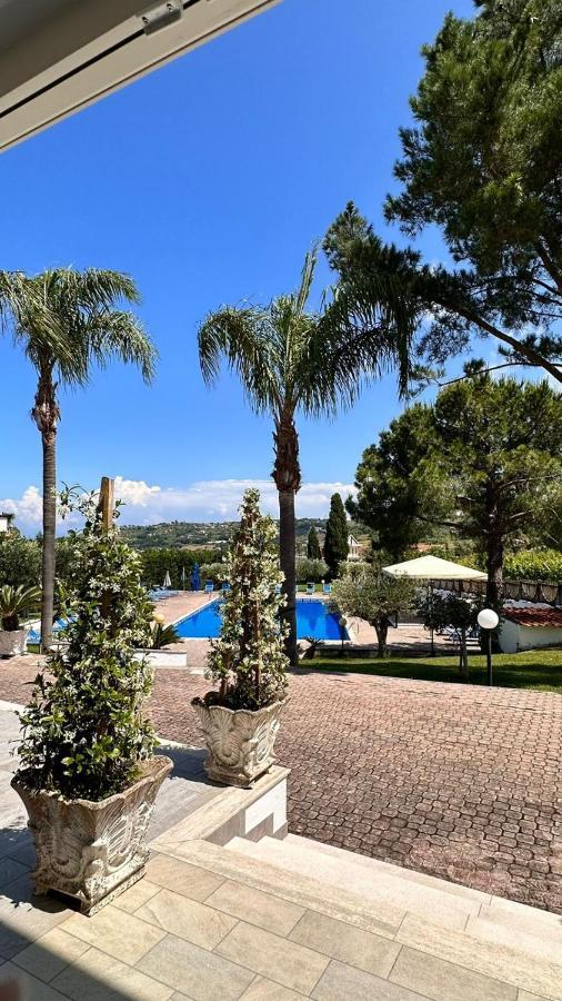 Hotel La Tombola Agropoli Buitenkant foto