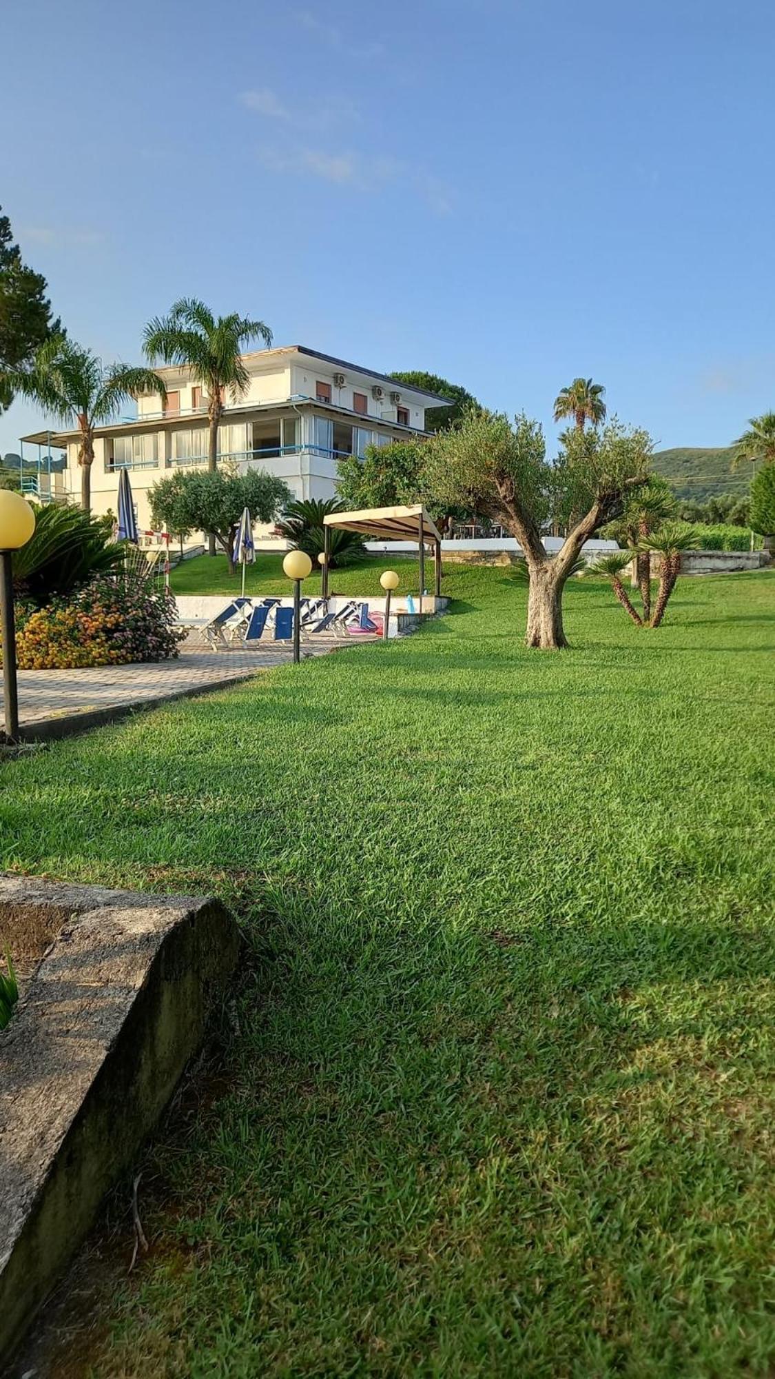 Hotel La Tombola Agropoli Buitenkant foto